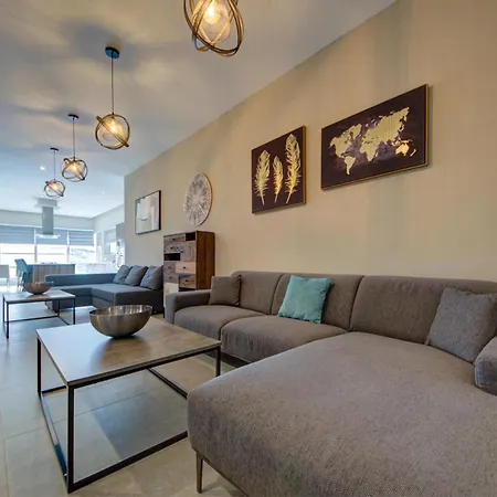 A 3br Designer With Private Pool & Terrace By 360 Estates *