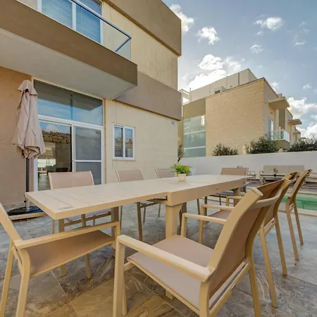 A 3br Designer With Private Pool & Terrace By 360 Estates