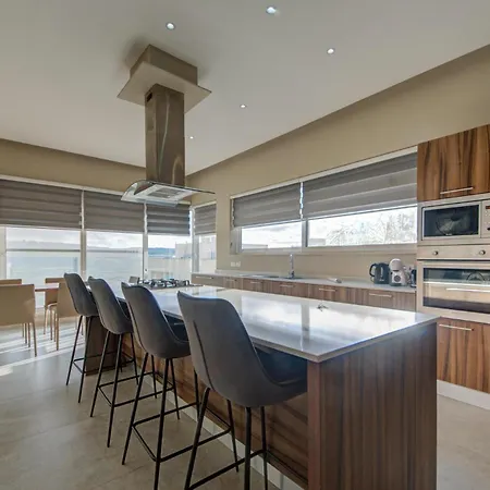Villa A 3br Designer With Private Pool & Terrace By 360 Estates