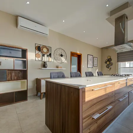 A 3br Designer With Private Pool & Terrace By 360 Estates