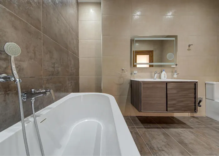 Villa A 3br Designer With Private Pool & Terrace By 360 Estates *