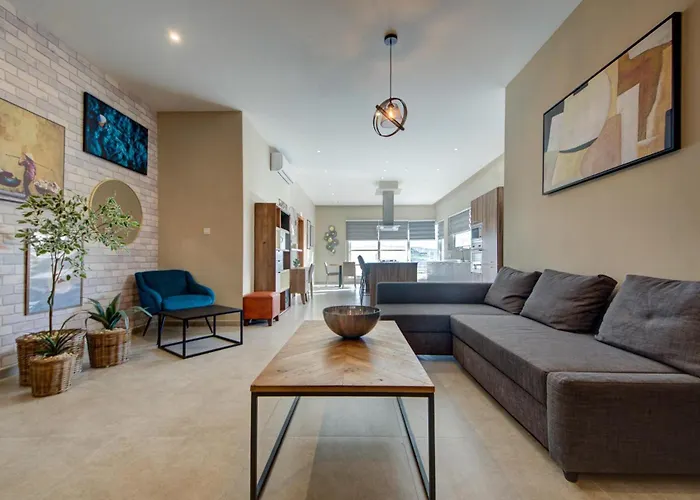 A 3br Designer With Private Pool & Terrace By 360 Estates *