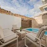 A 3br Designer With Private Pool & Terrace By 360 Estates