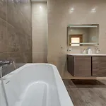 Villa A 3br Designer With Private Pool & Terrace By 360 Estates *