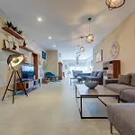 A 3br Designer With Private Pool & Terrace By 360 Estates Villa