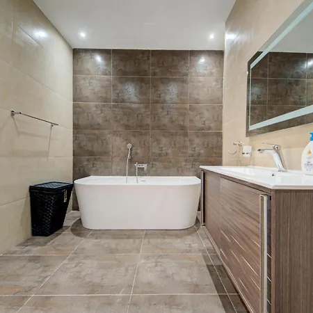 Villa A 3br Designer With Private Pool & Terrace By 360 Estates *