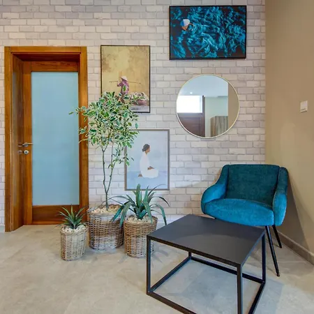 A 3br Designer With Private Pool & Terrace By 360 Estates *