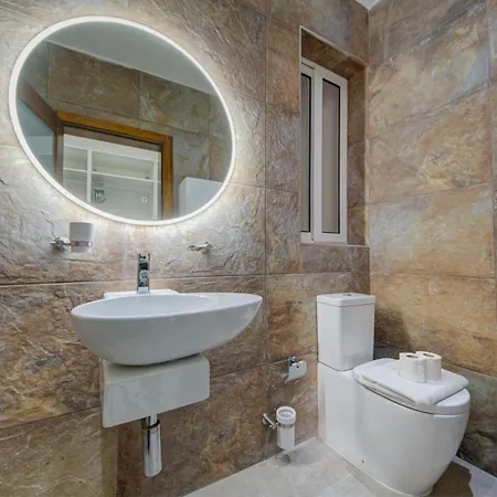 A 3br Designer With Private Pool & Terrace By 360 Estates