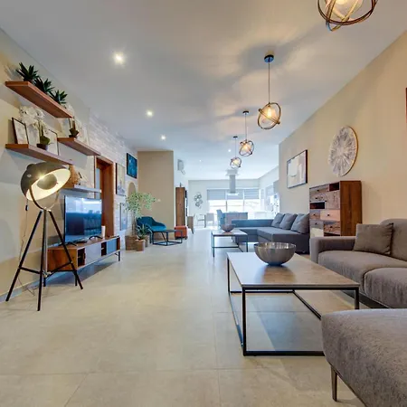 A 3br Designer With Private Pool & Terrace By 360 Estates Villa