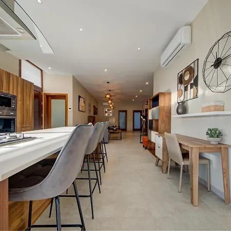 A 3br Designer With Private Pool & Terrace By 360 Estates