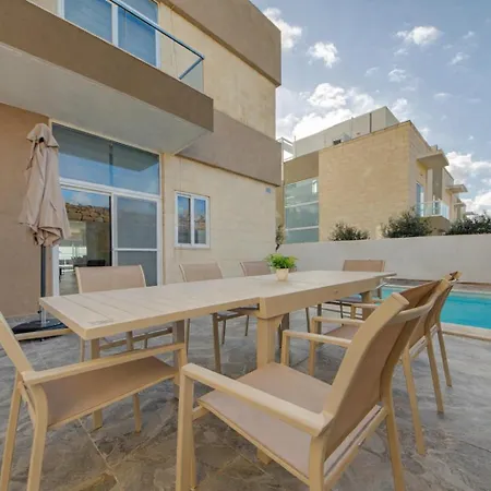 A 3br Designer With Private Pool & Terrace By 360 Estates *