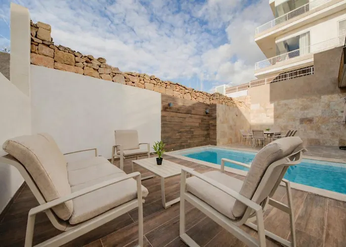 A 3br Designer With Private Pool & Terrace By 360 Estates