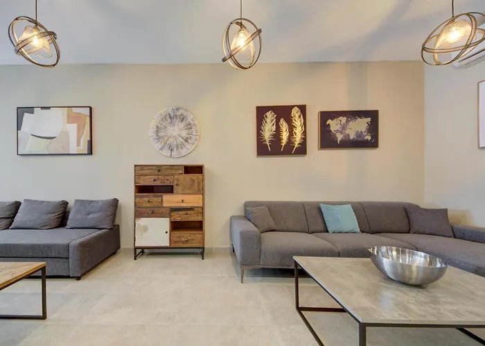 A 3br Designer With Private Pool & Terrace By 360 Estates *