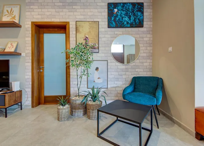 A 3br Designer With Private Pool & Terrace By 360 Estates *