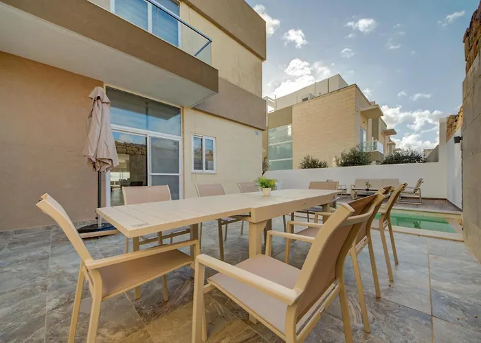 A 3br Designer With Private Pool & Terrace By 360 Estates