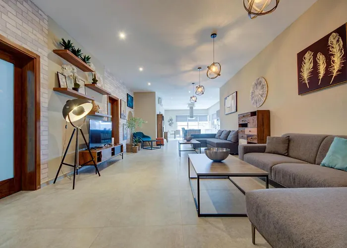 A 3br Designer With Private Pool & Terrace By 360 Estates 别墅