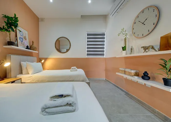 A 3br Designer With Private Pool & Terrace By 360 Estates