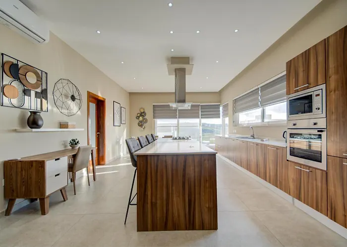 A 3br Designer With Private Pool & Terrace By 360 Estates 圣保罗湾城