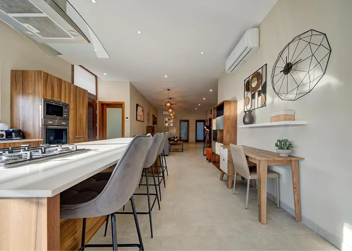 A 3br Designer With Private Pool & Terrace By 360 Estates