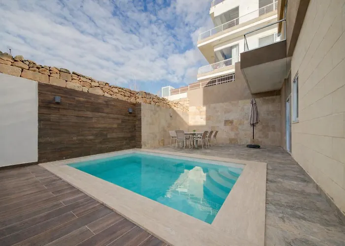 A 3br Designer With Private Pool & Terrace By 360 Estates