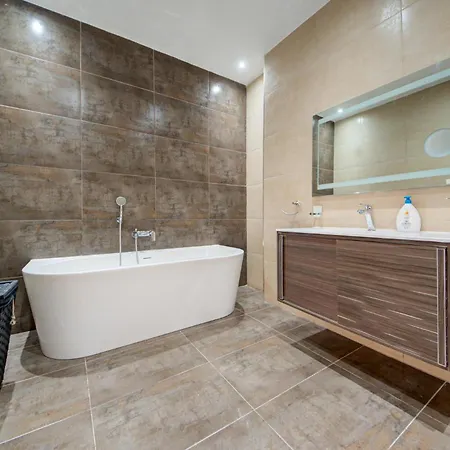 A 3br Designer With Private Pool & Terrace By 360 Estates *