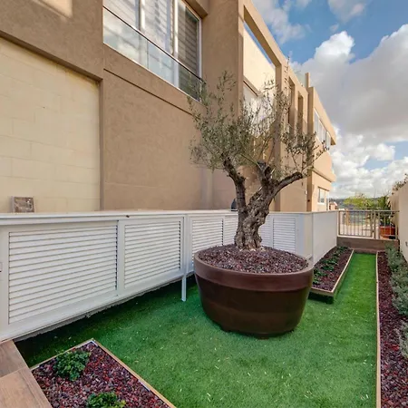 A 3br Designer With Private Pool & Terrace By 360 Estates *