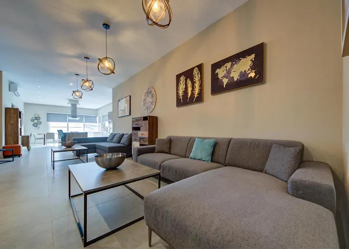 A 3br Designer With Private Pool & Terrace By 360 Estates *