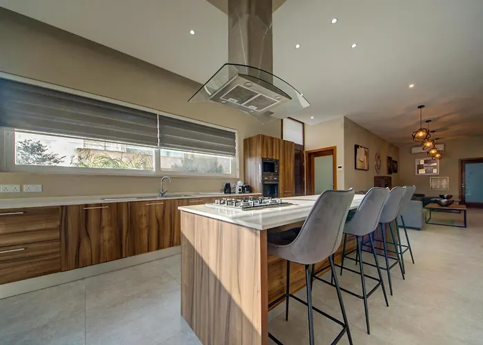 A 3br Designer With Private Pool & Terrace By 360 Estates