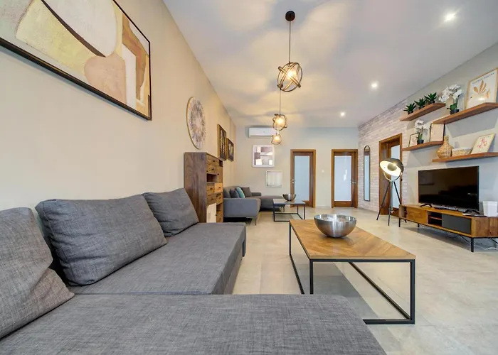 A 3br Designer With Private Pool & Terrace By 360 Estates * St. Paul's Bay