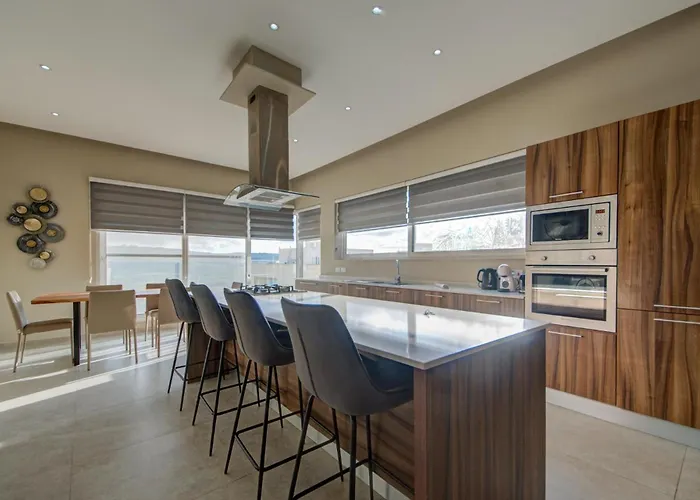 Villa A 3br Designer With Private Pool & Terrace By 360 Estates