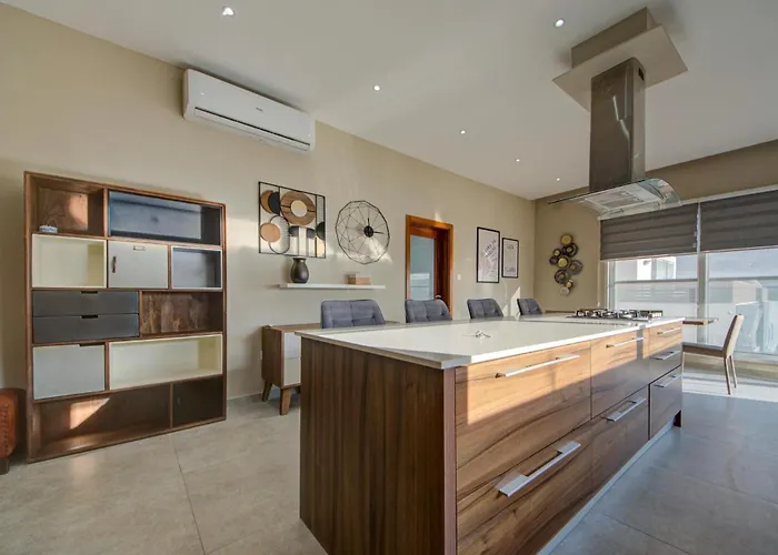 A 3br Designer With Private Pool & Terrace By 360 Estates