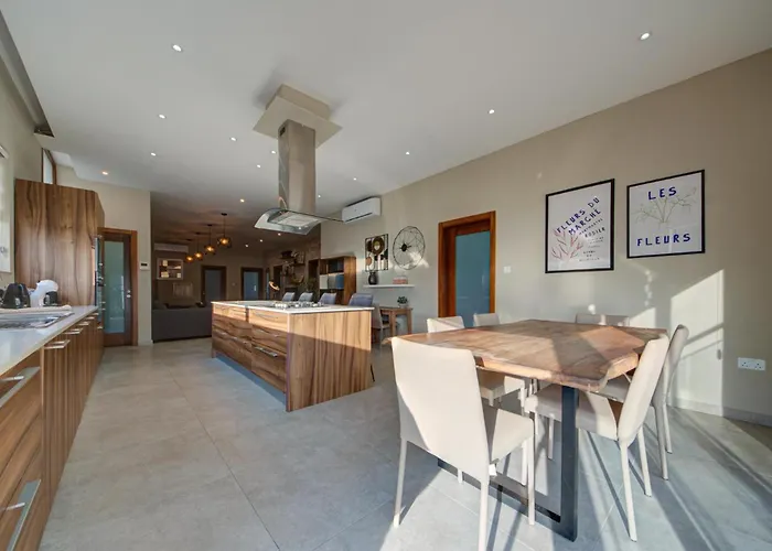 A 3br Designer With Private Pool & Terrace By 360 Estates Villa